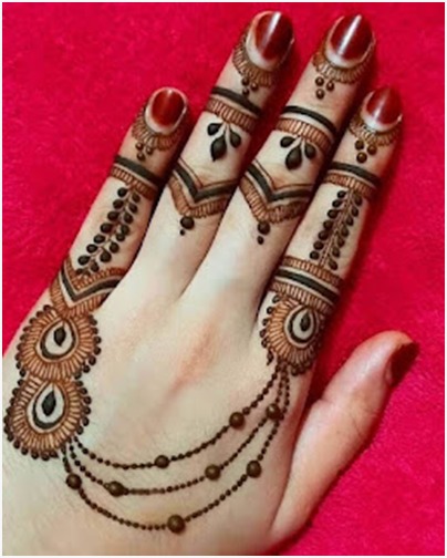 Delicate Finger Mehndi Pattern